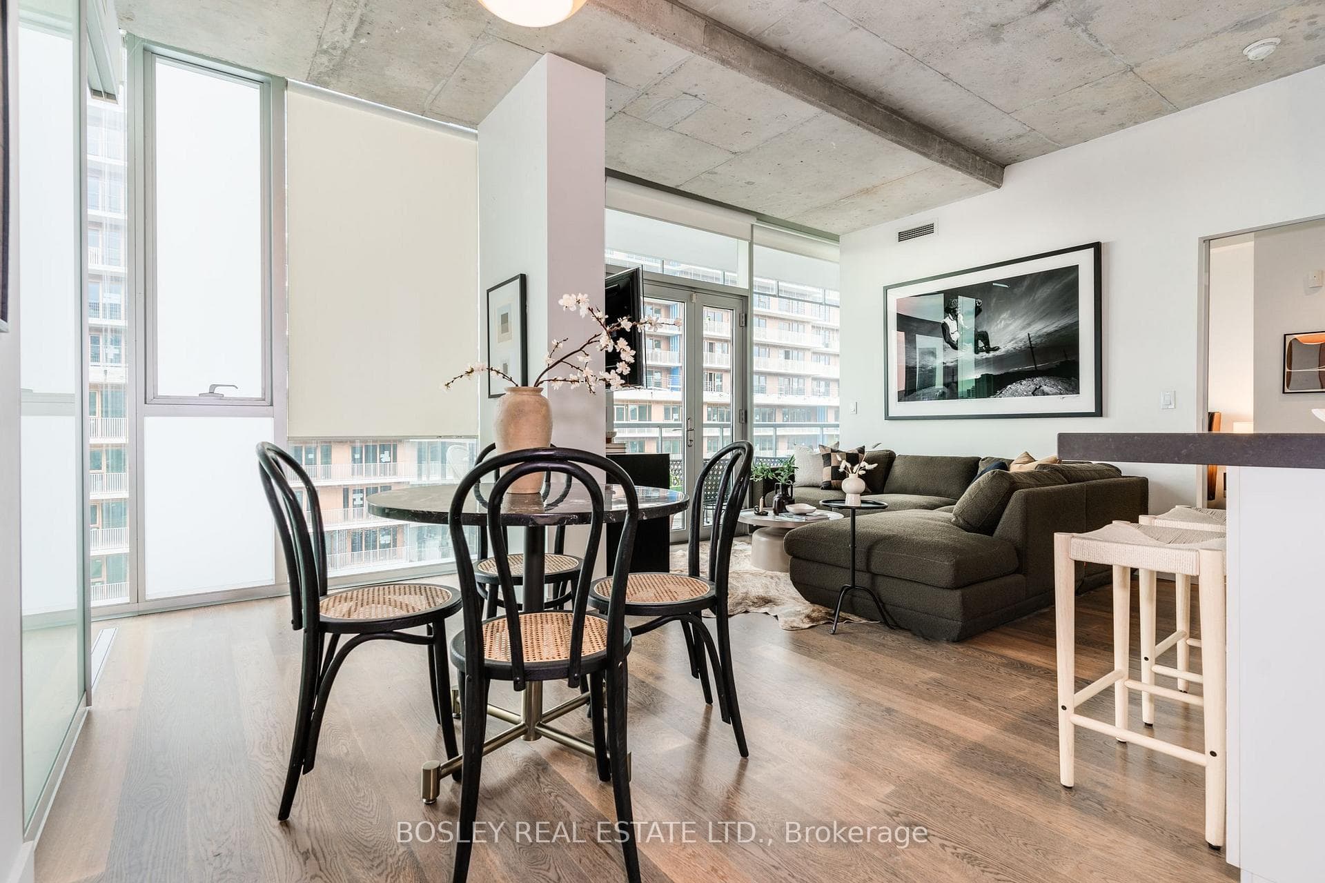 552 WELLINGTON Street Unit 1303 photo 9
