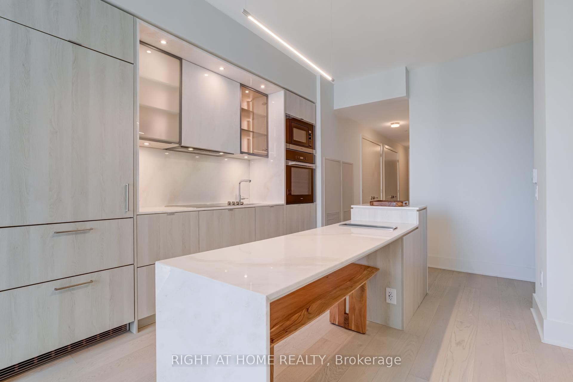 11 Yorkville Avenue Unit 2906 photo 9