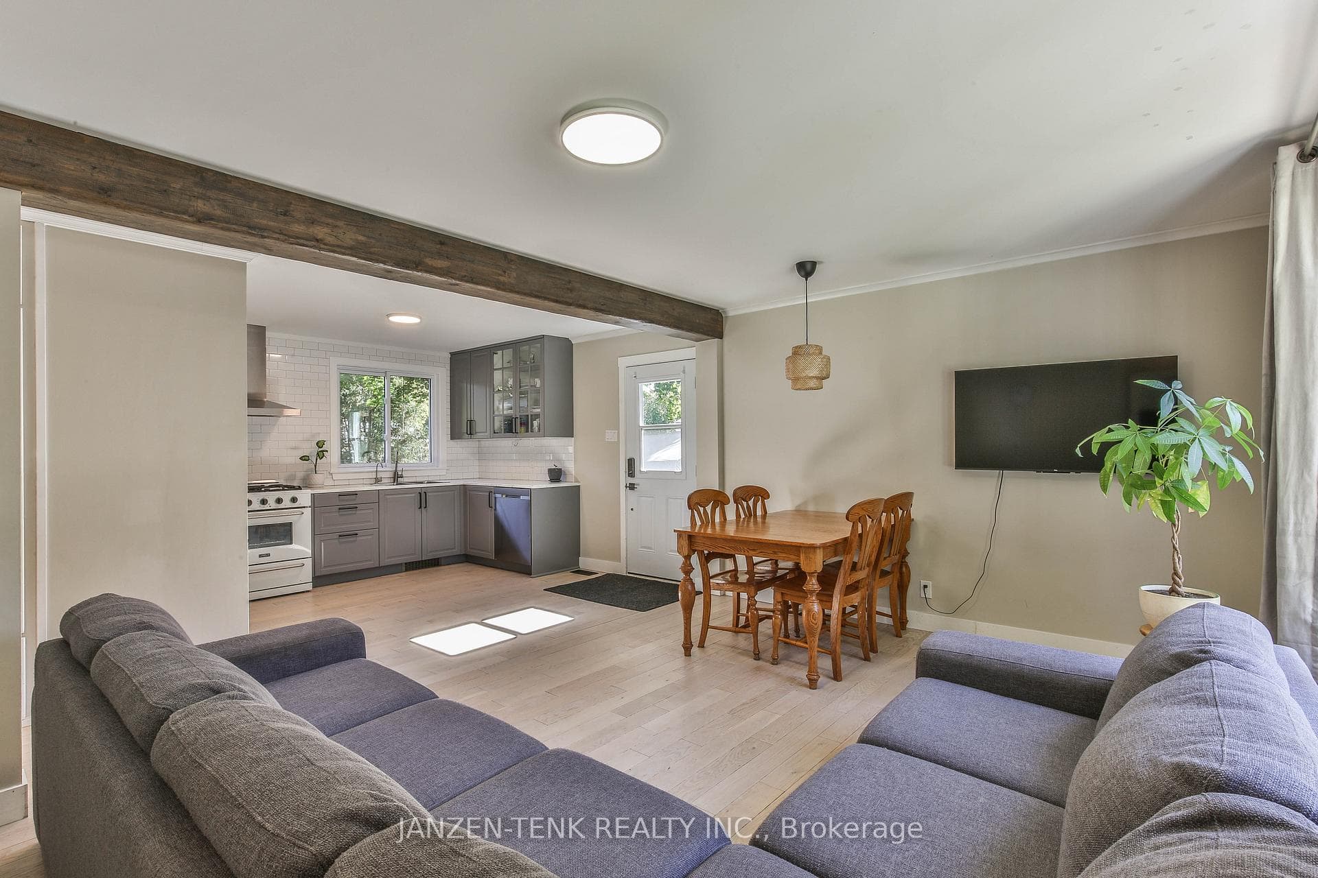 39 Treelawn Avenue photo 12