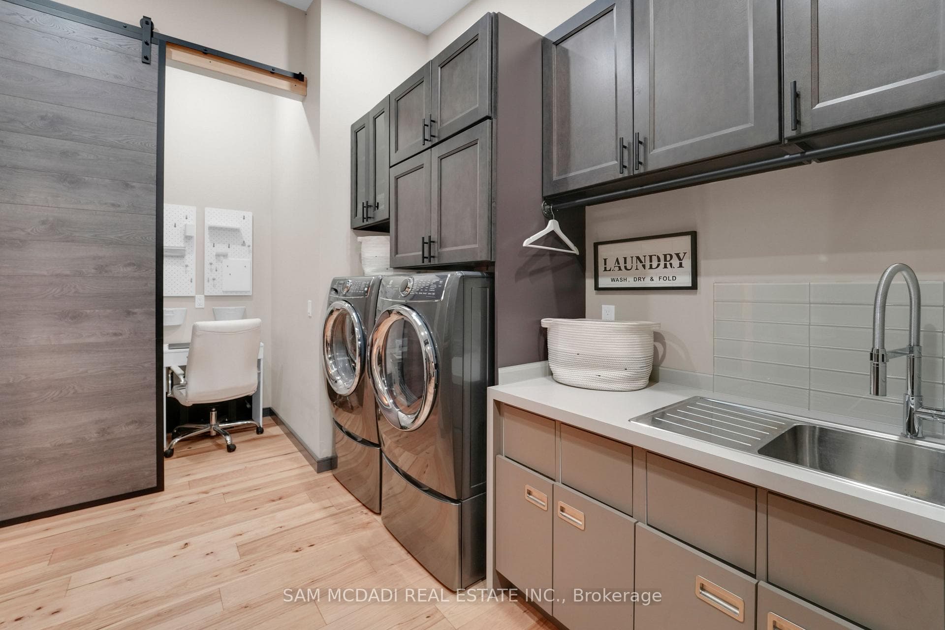 2084 Grand Boulevard photo 17