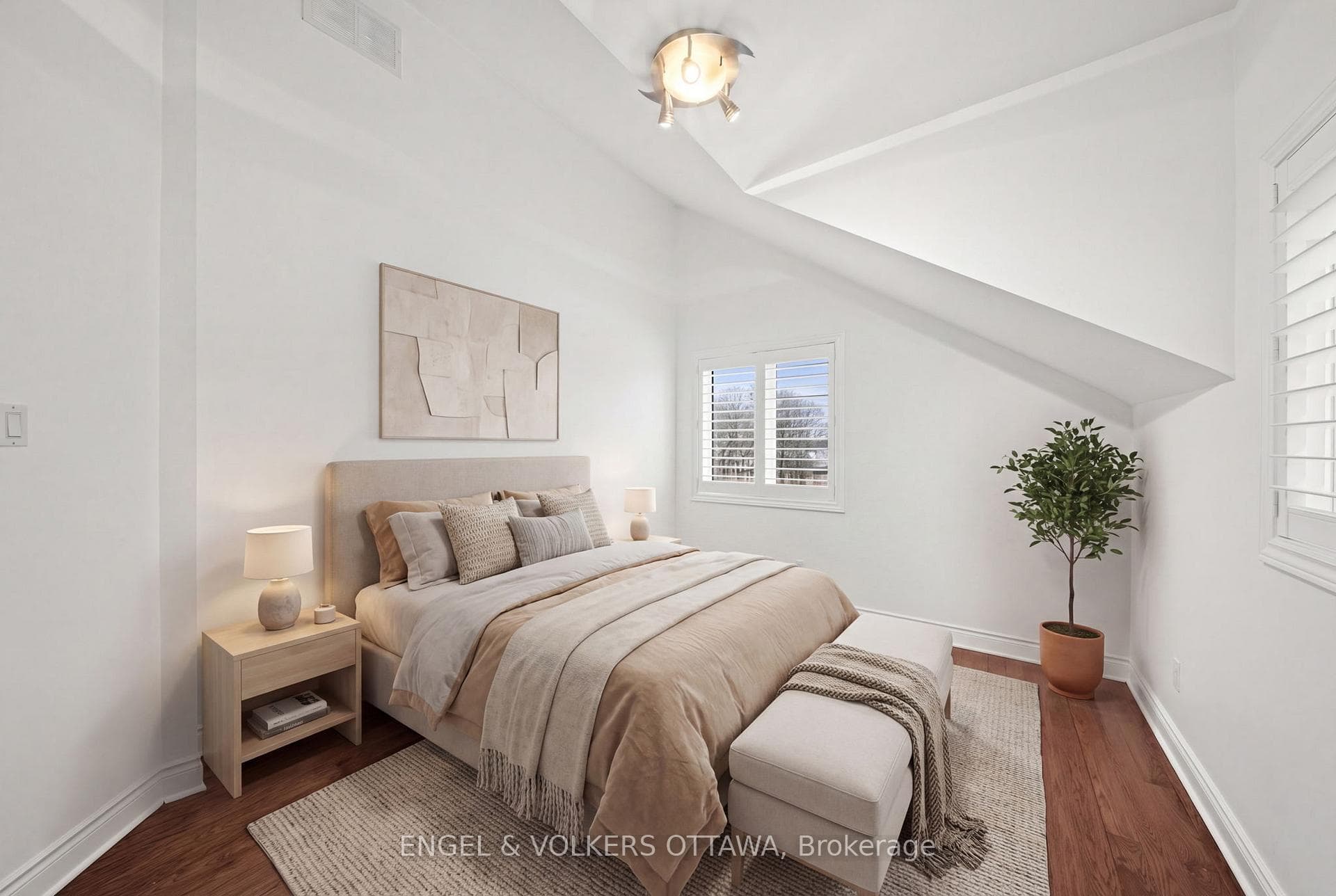 249 Atlantis Avenue photo 13