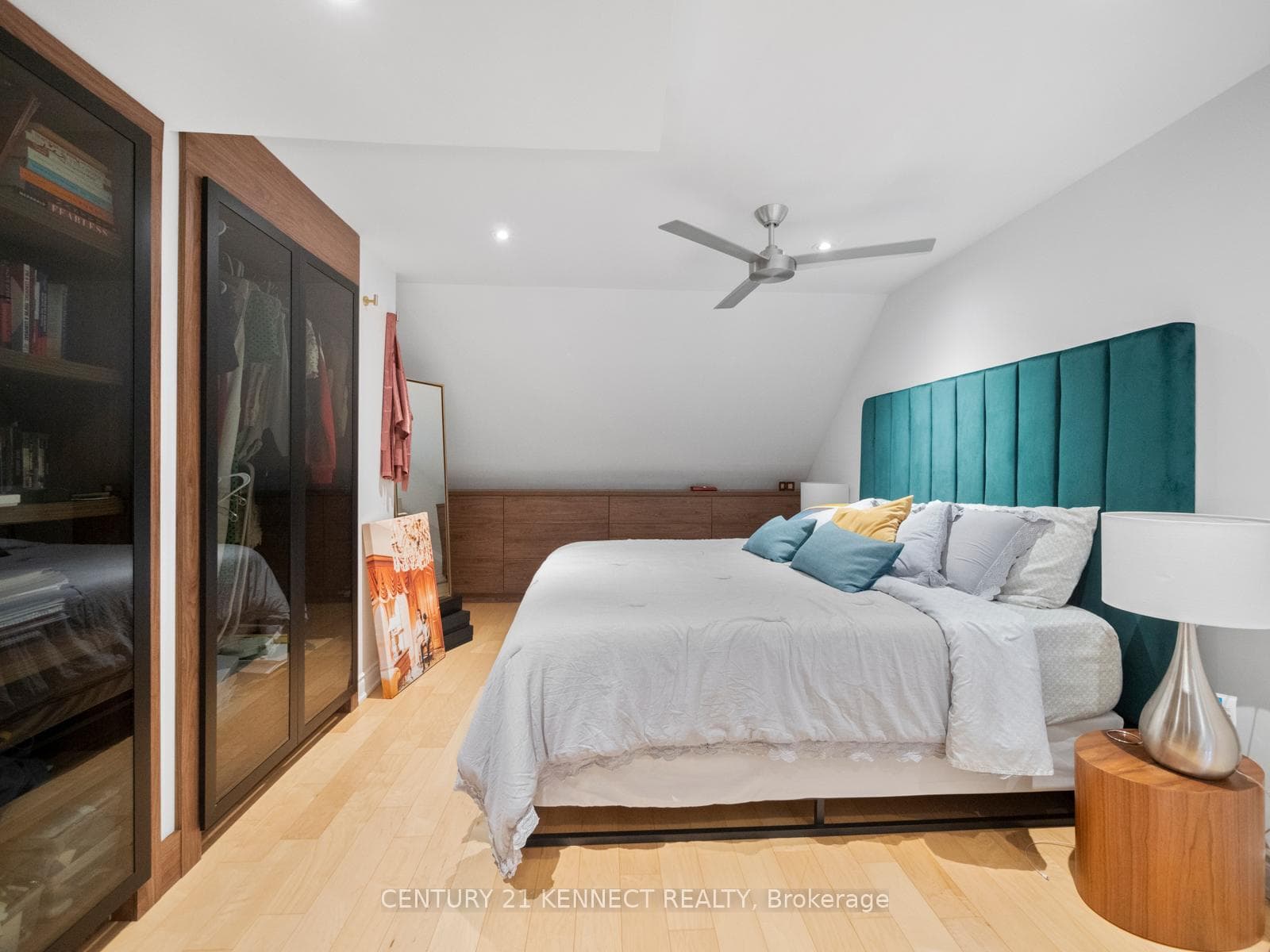 570 Wellington Street Unit 13A photo 31
