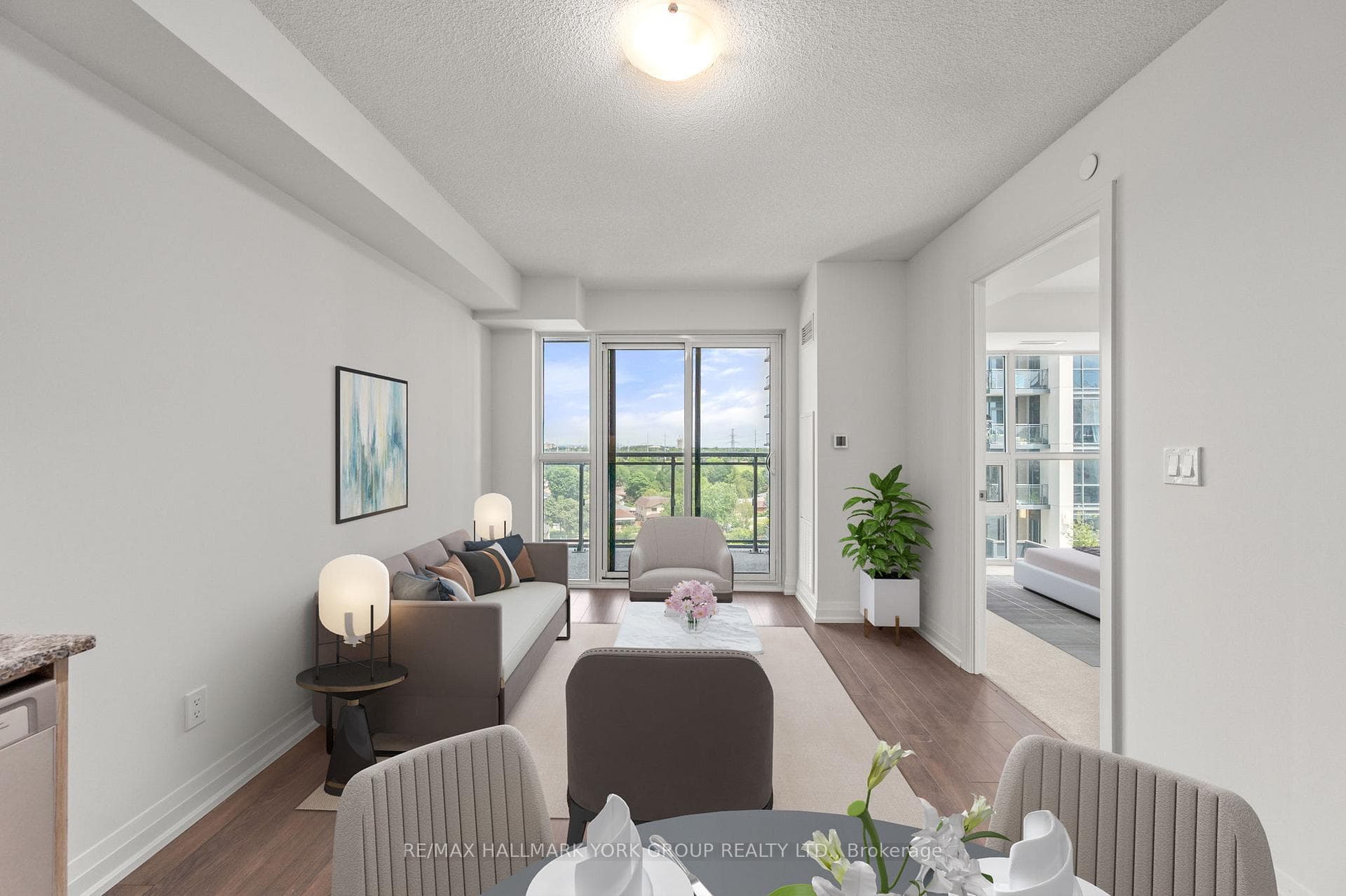 20 Meadowglen Place Unit 903 photo 1