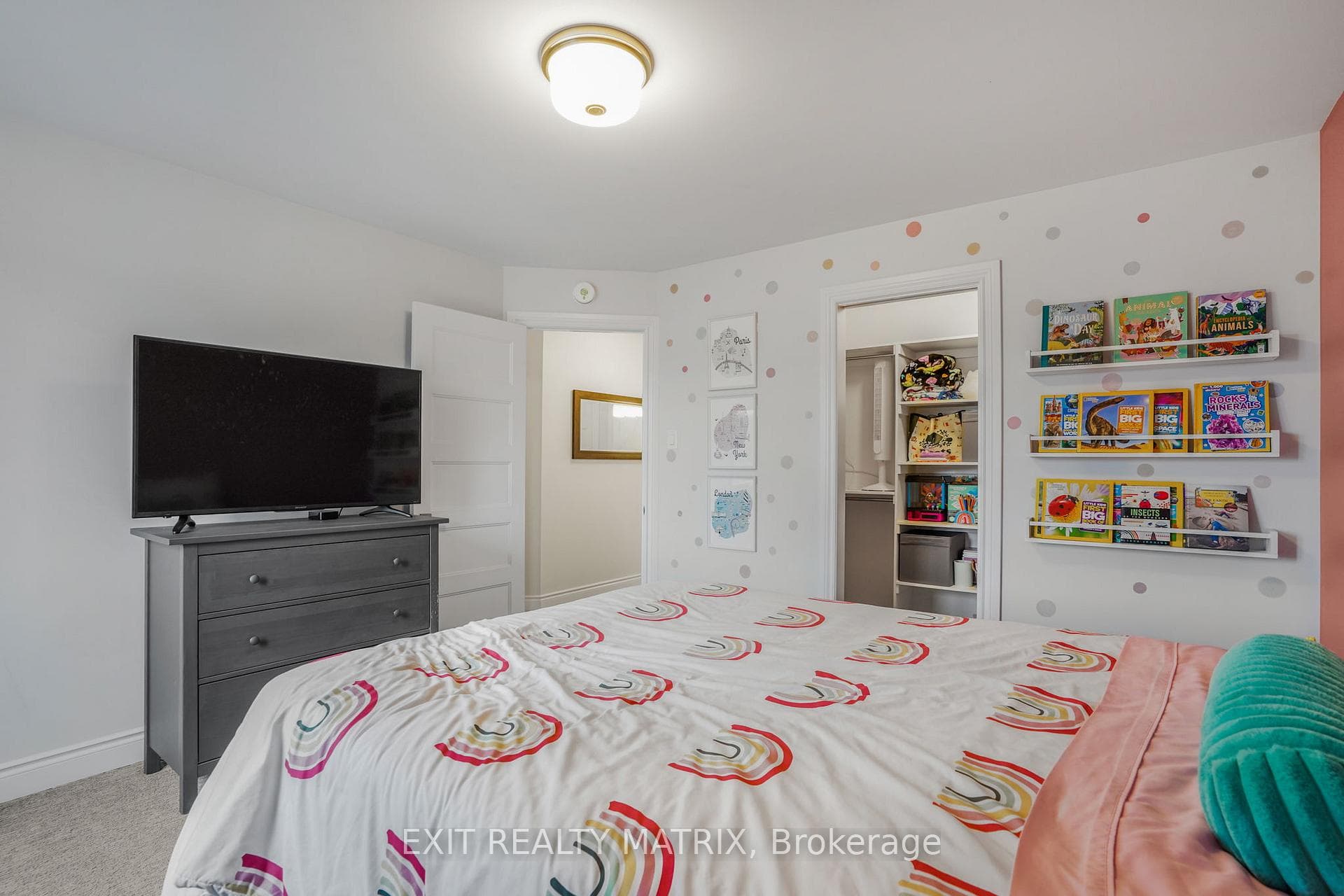 401 Colmar Street photo 25