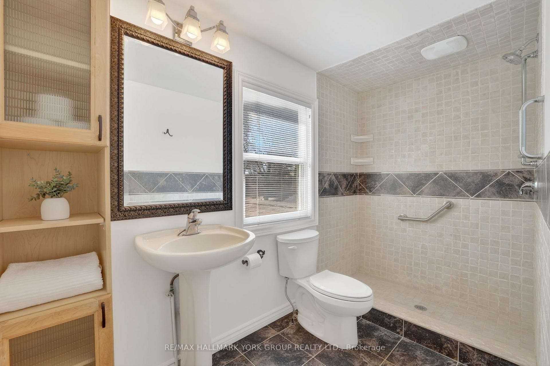 Upper Level Bath
