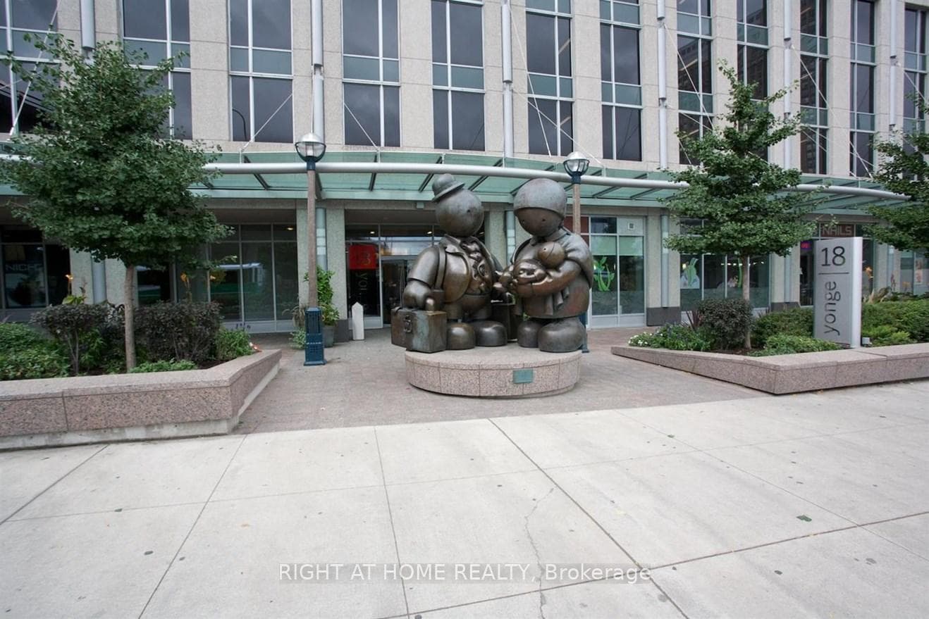 18 Yonge Street Unit 2110 photo 1