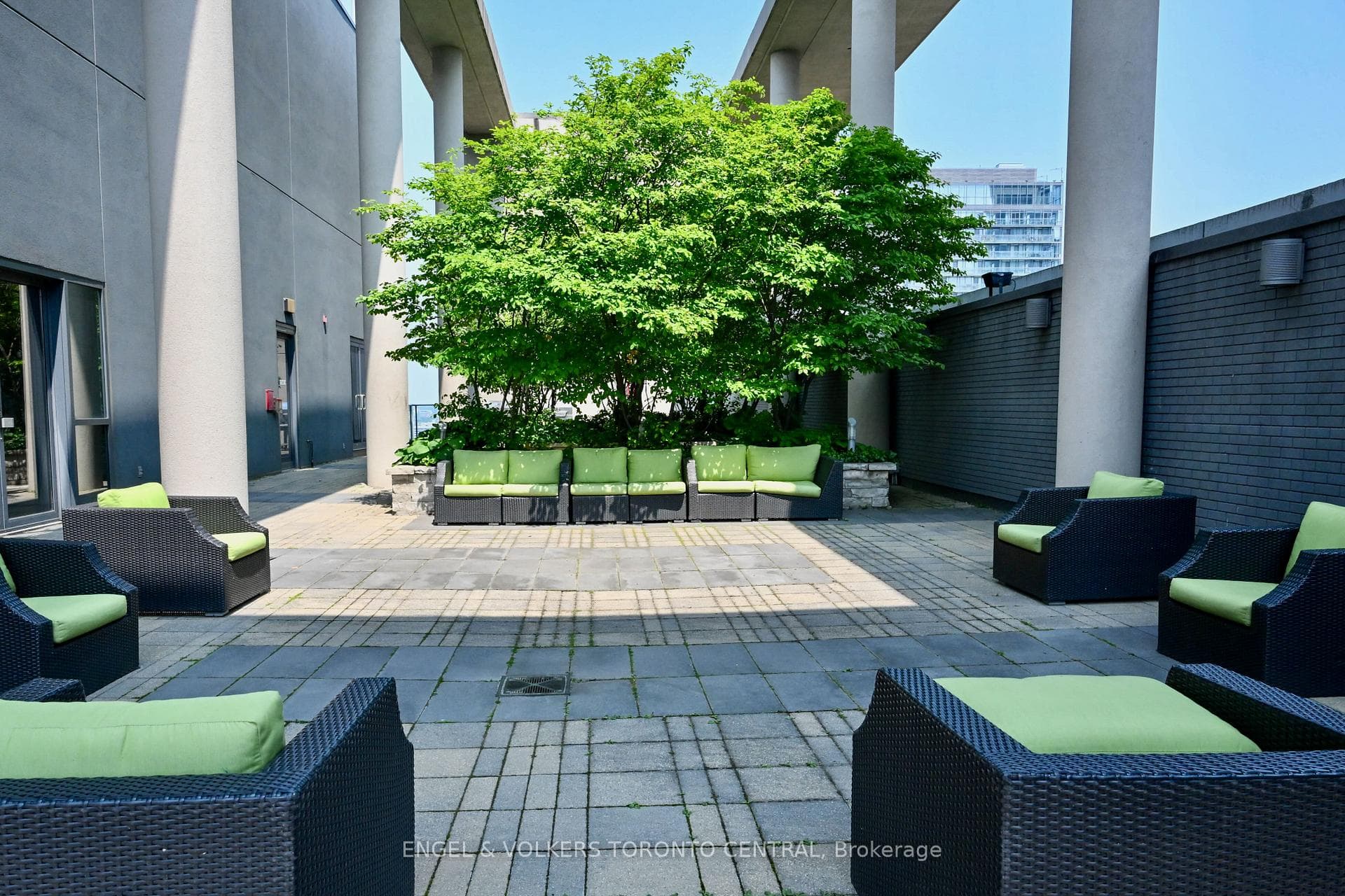 Outdoor Chairs & Sofas