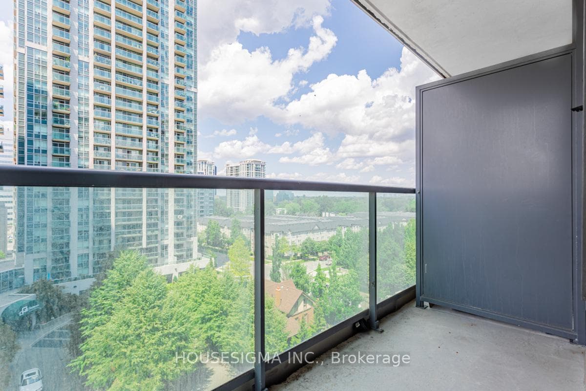 28 Harrison Garden Boulevard Unit 909 photo 22
