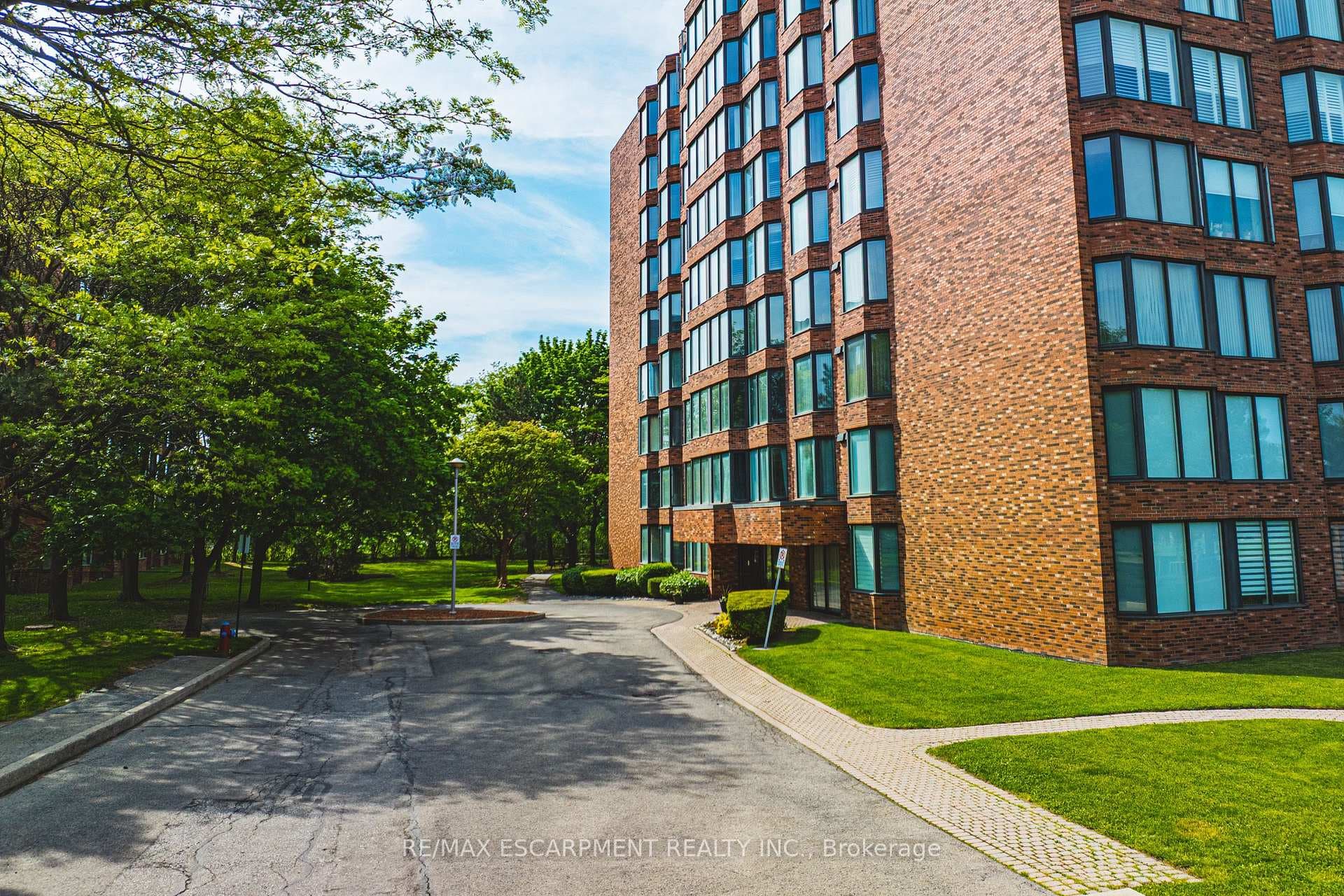 180 Limeridge Road Unit 103 photo 16