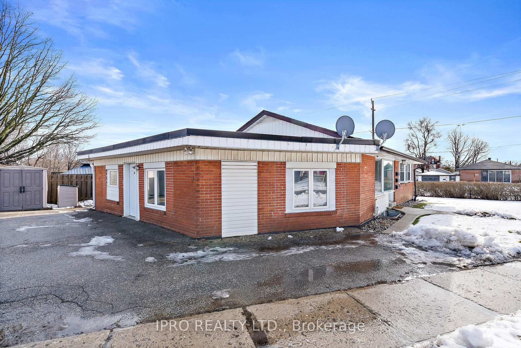 7 Rexway Drive Unit B photo 3