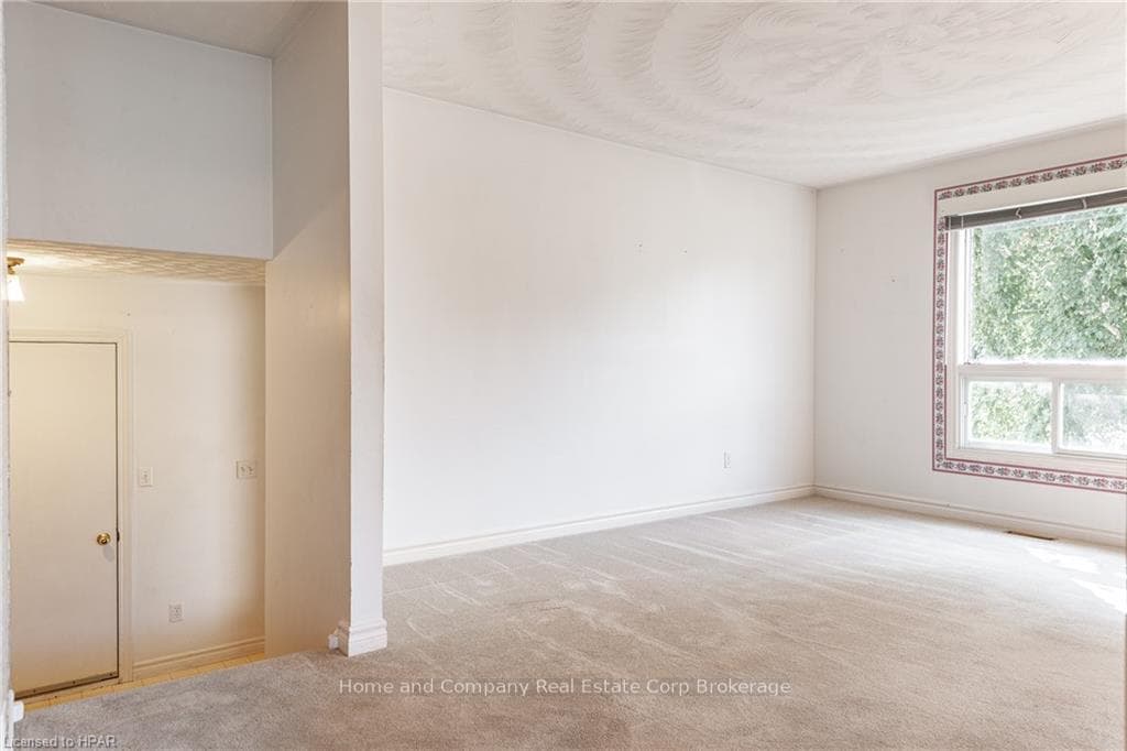 208 JOHN Street photo 7