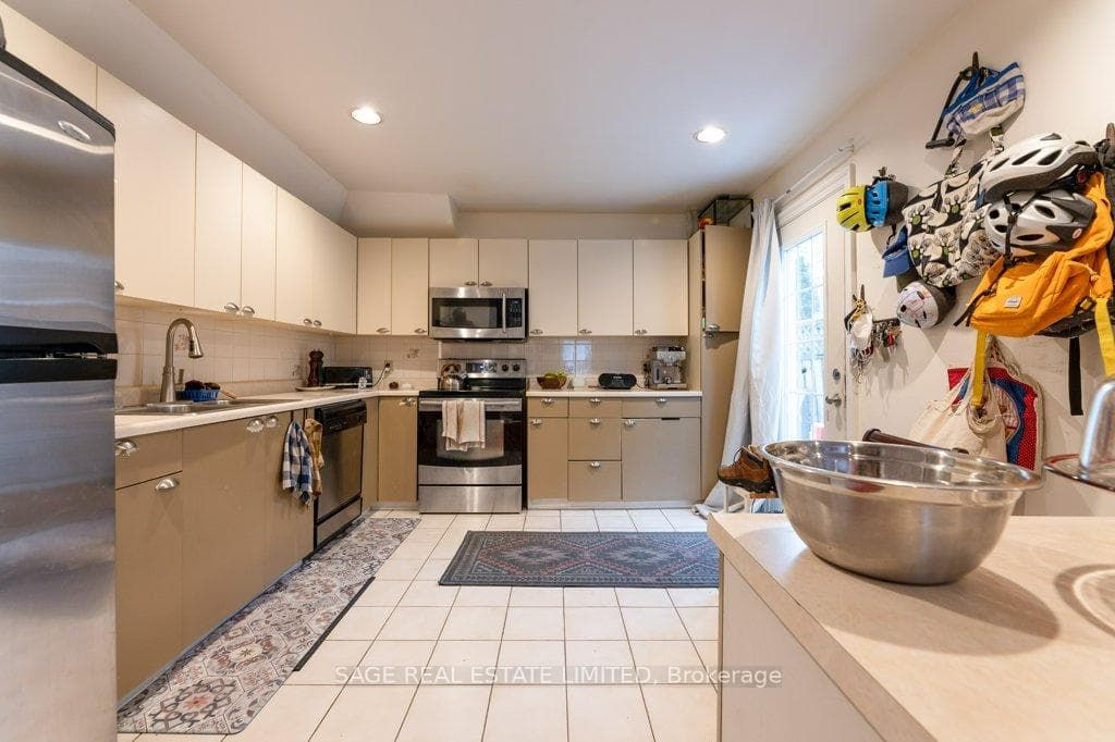 Apt 1 Kitchen