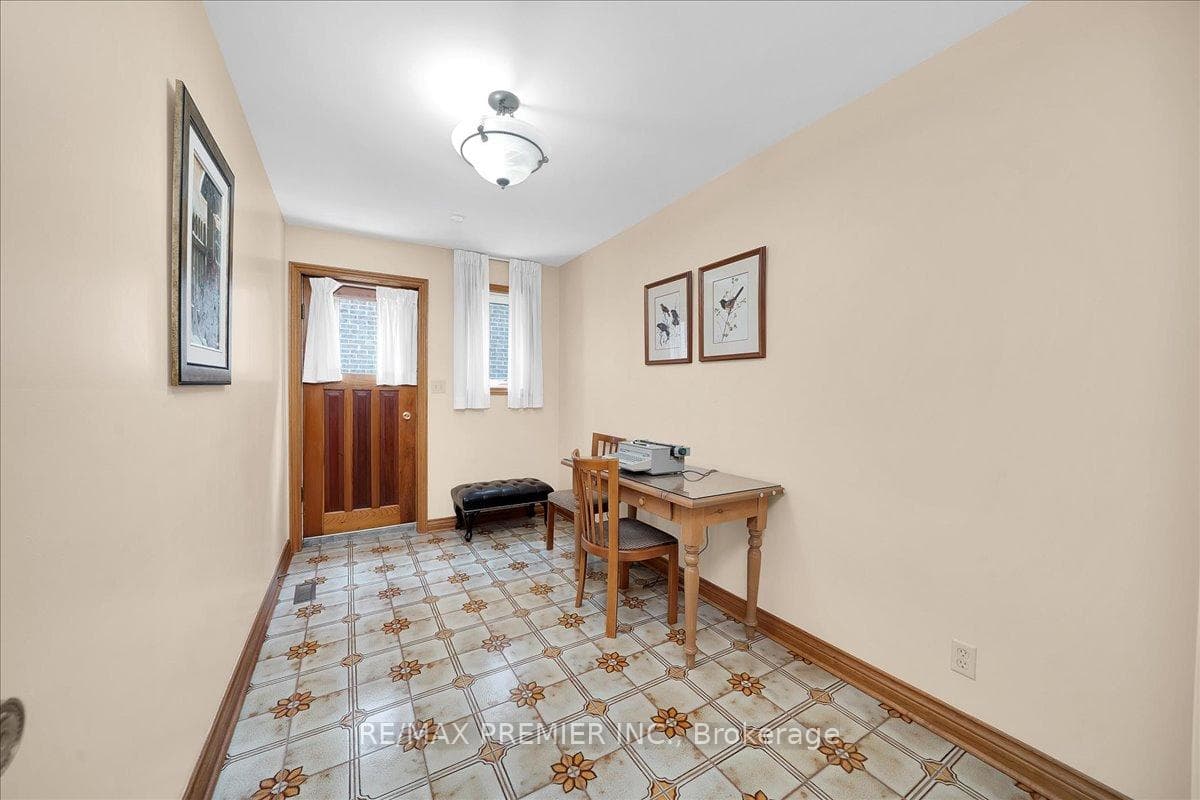 100 Hallsport Crescent photo 19