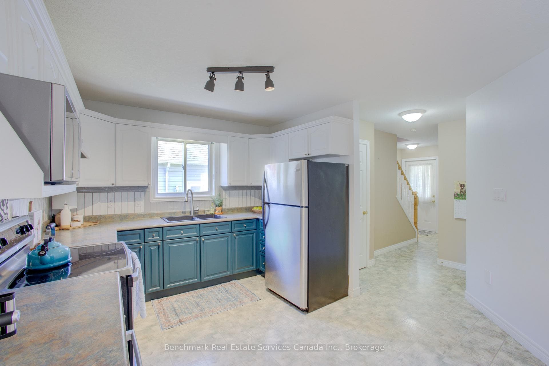 237 Huron Street photo 11