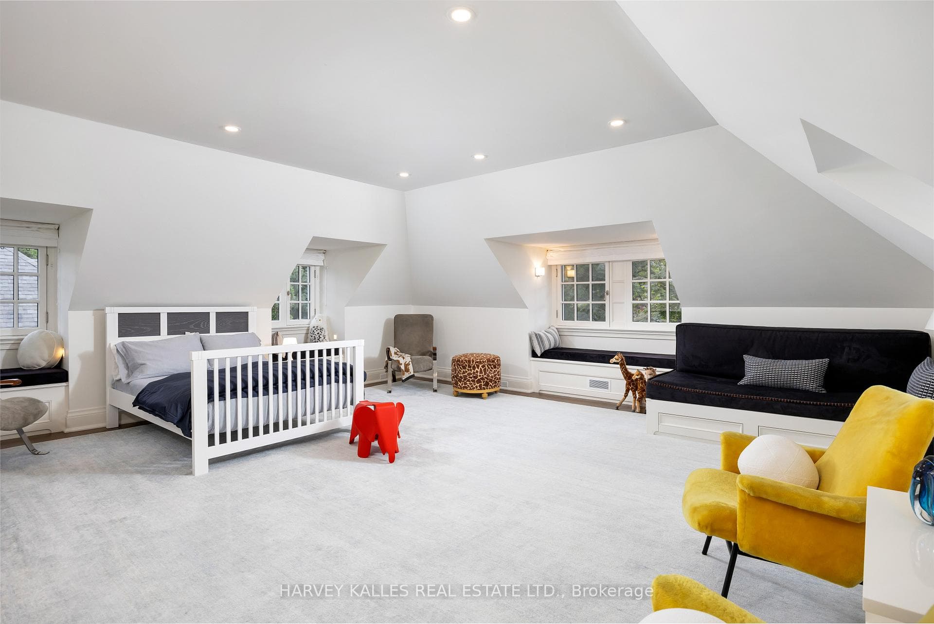 297 Russell Hill Road photo 33