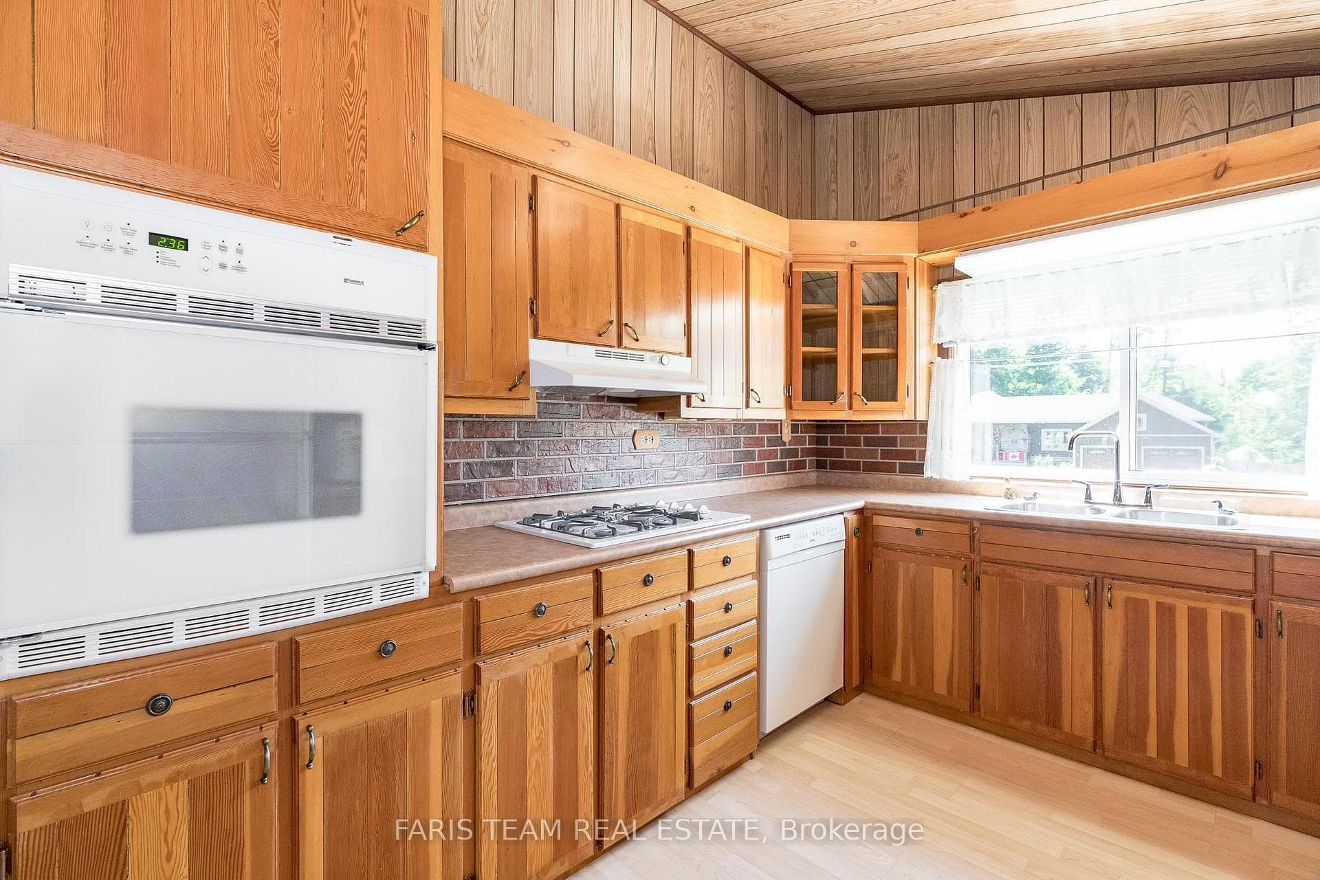129 Moreau Parkway photo 5