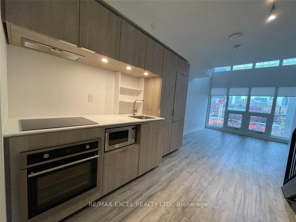 77 Shuter Street Unit 529 photo 2