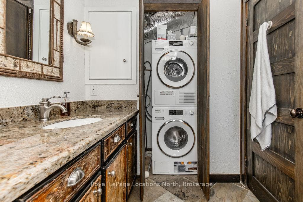 138 ST MORITZ Crescent photo 35