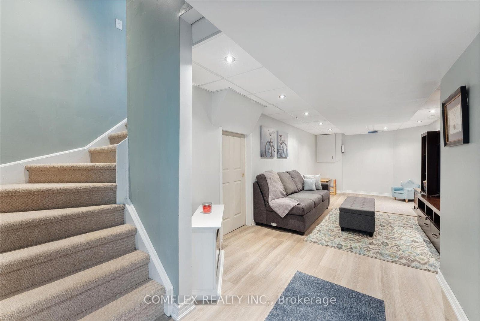 1 Wessex Drive photo 28