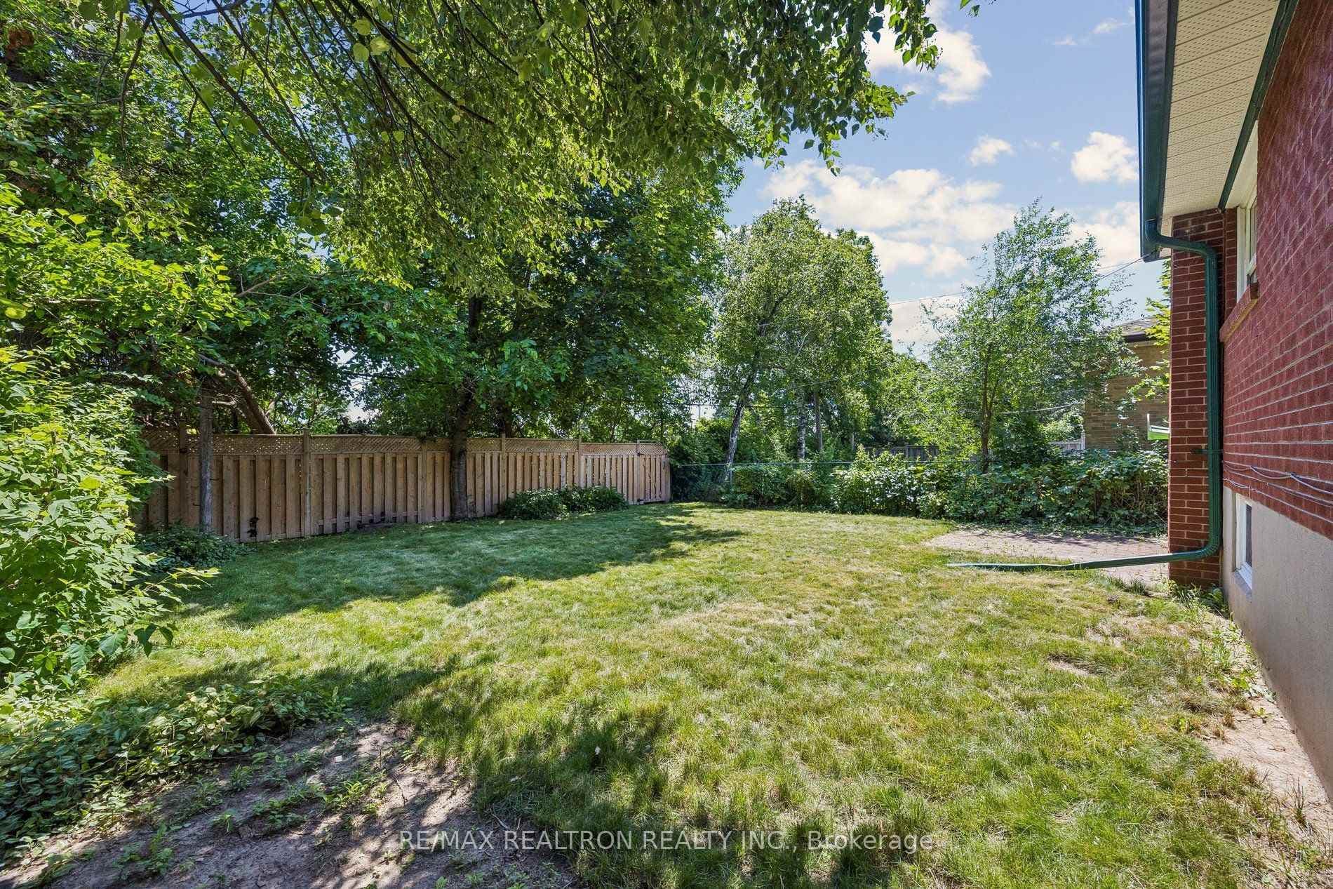 17 Chancellor Drive photo 30