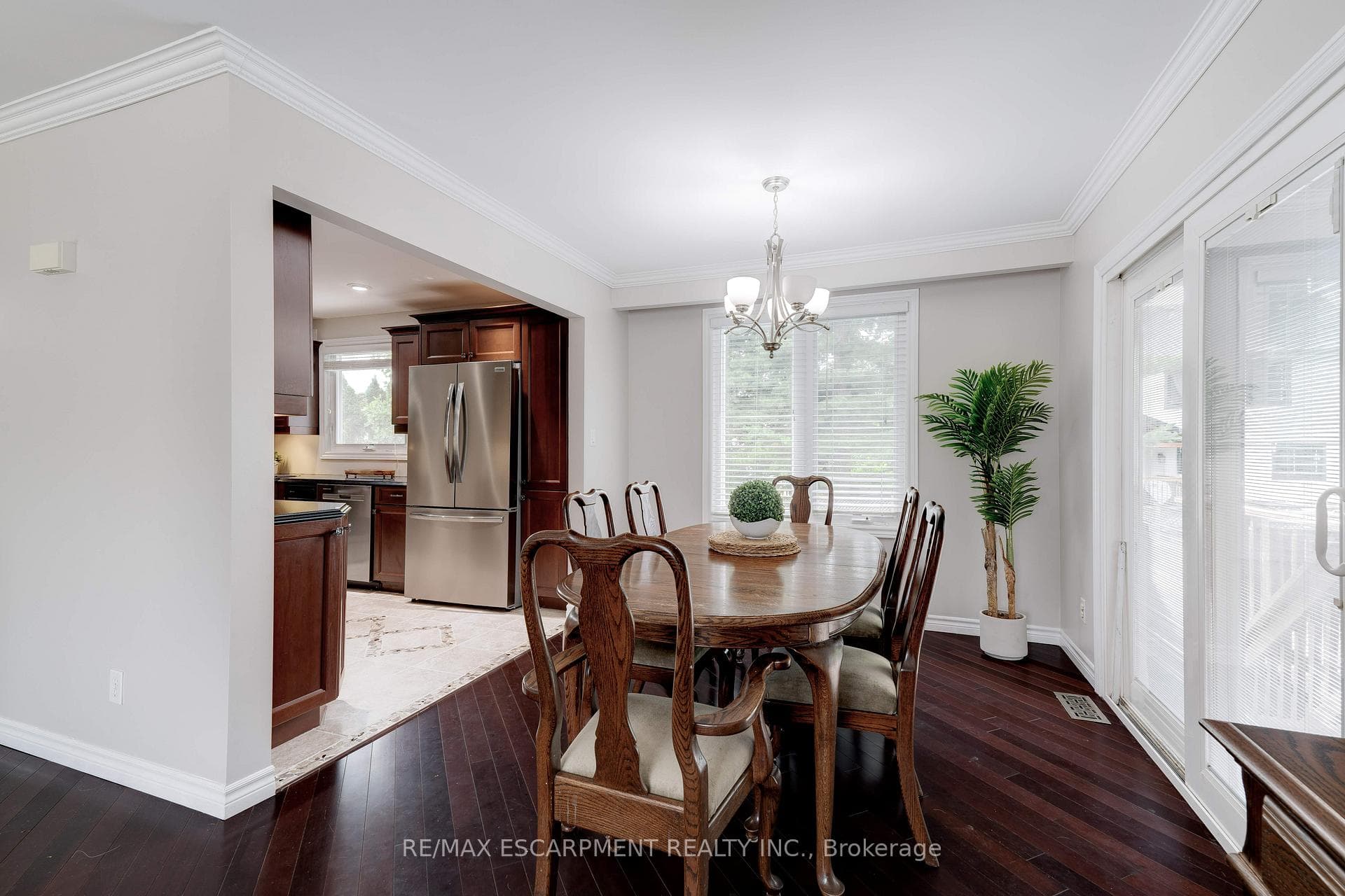 672 Maclaren Drive photo 8