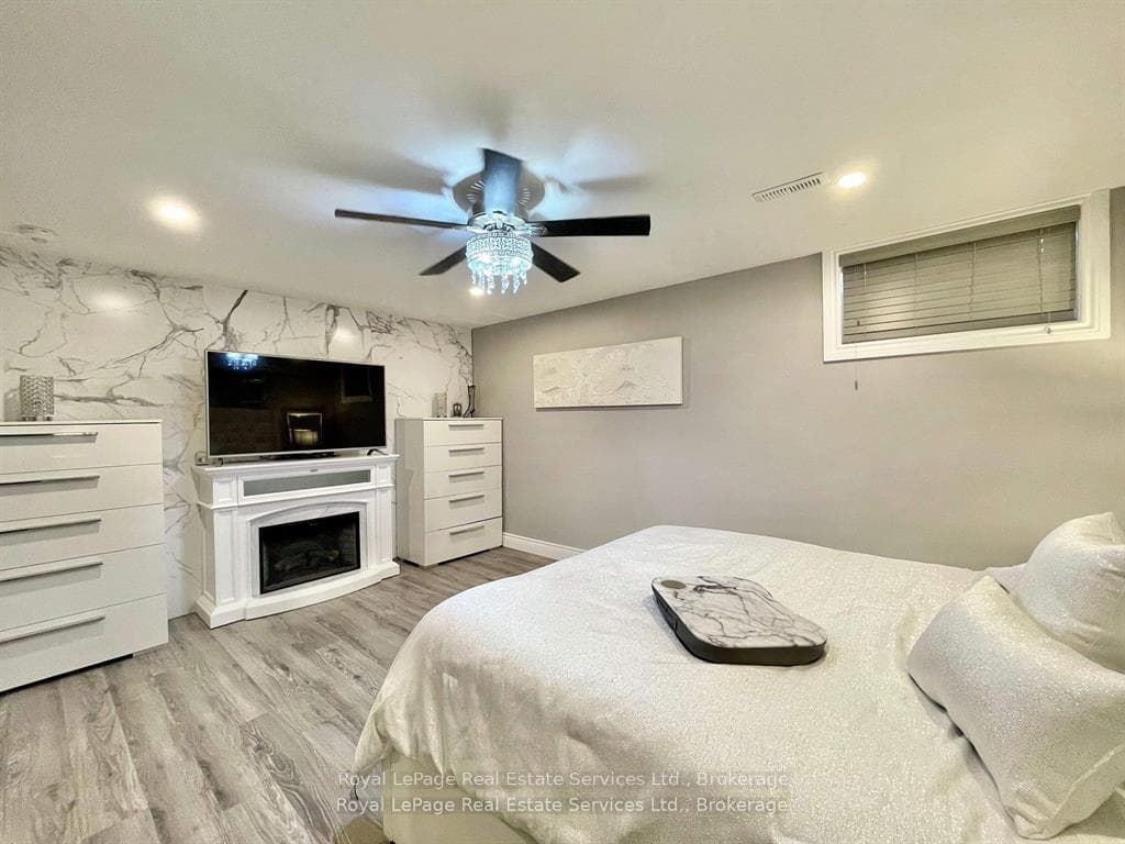 184 Dundas Street photo 25
