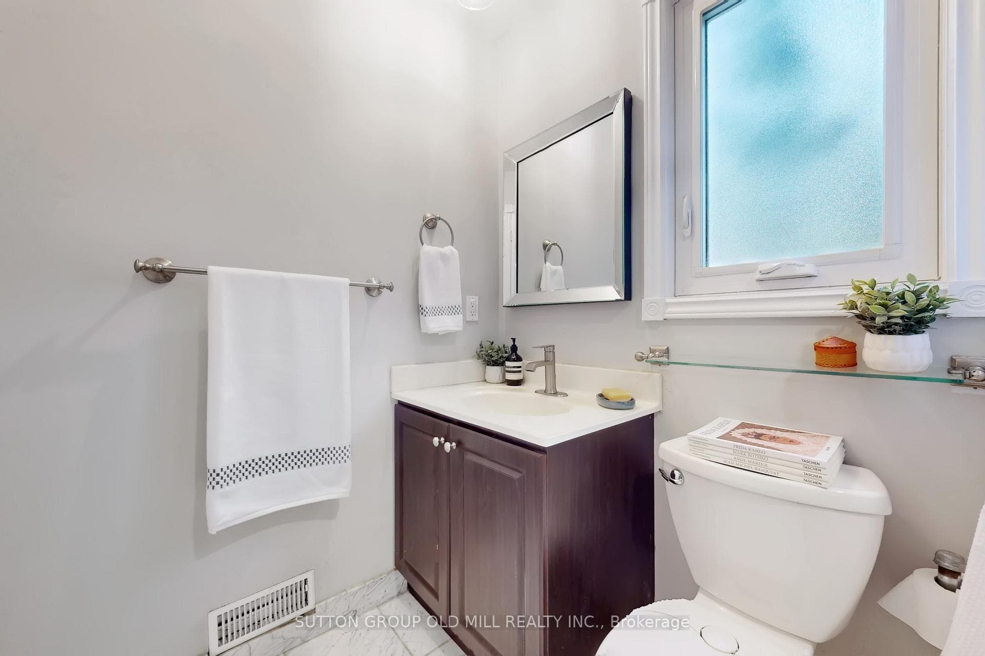 223 Berkeley Street photo 23