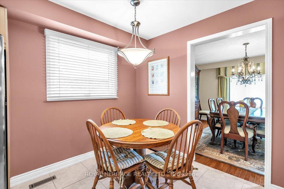 Eat-In Kitchen