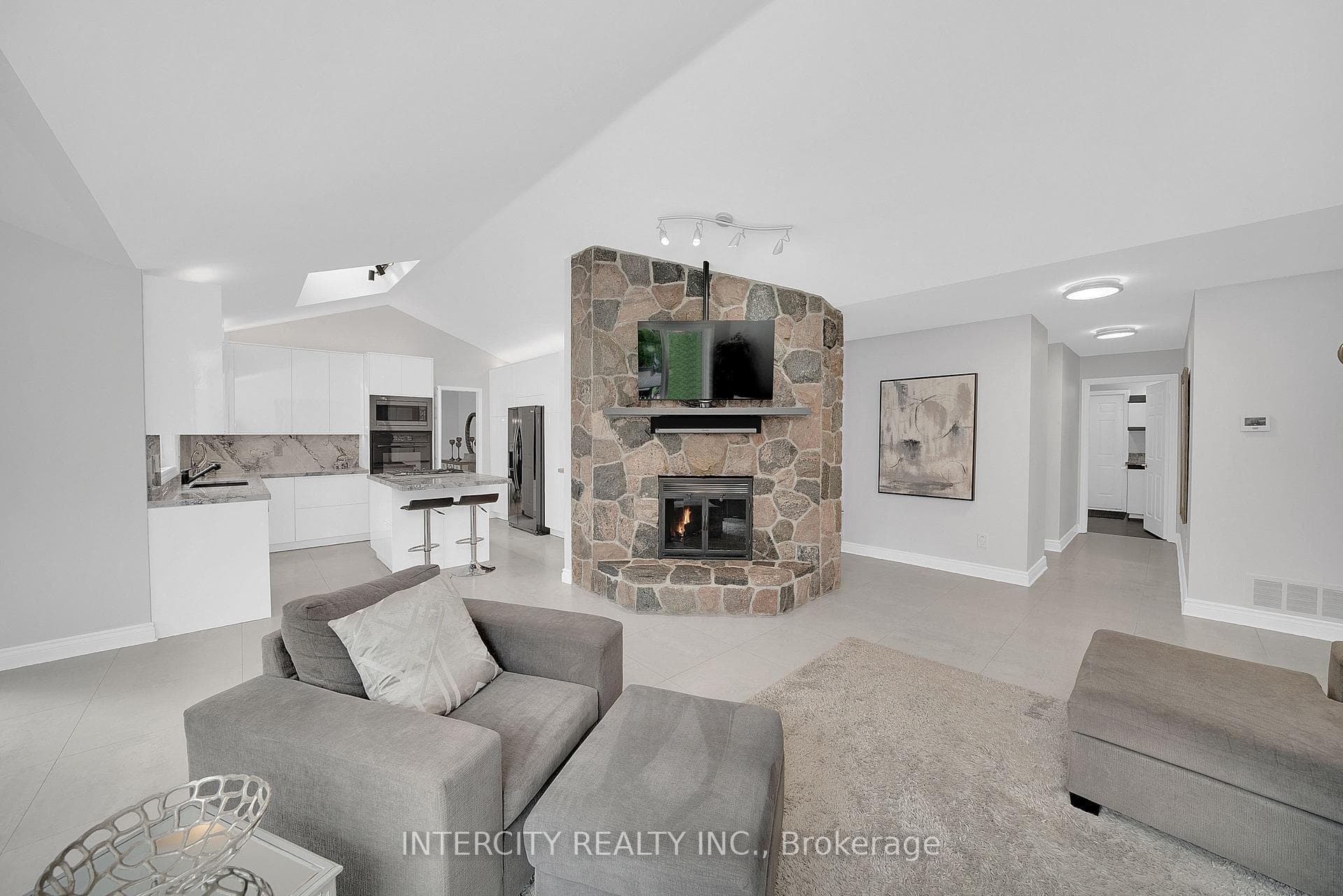 137 Curtis Crescent photo 12