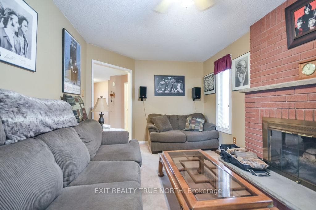 53 Etherington Crescent photo 8