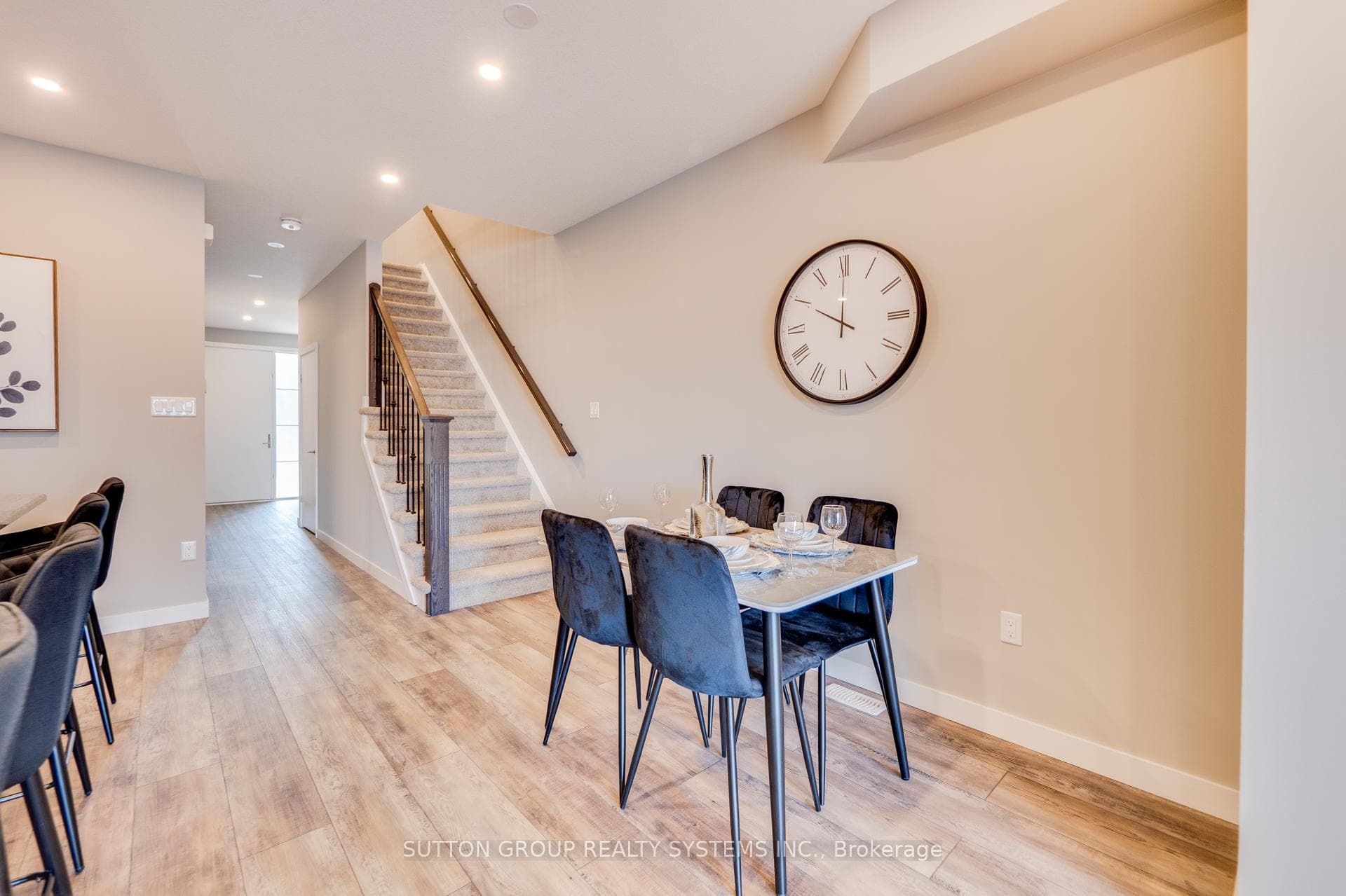 925 Robert Ferrie Drive photo 10