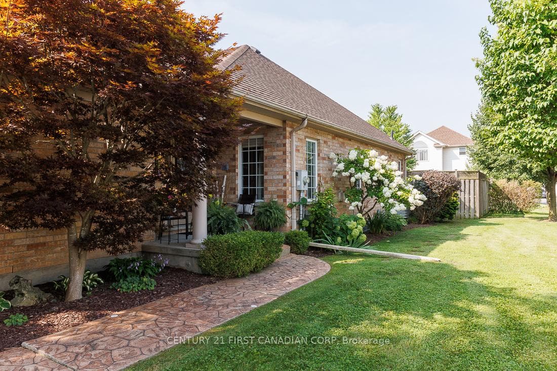937 Silversmith Street photo 38