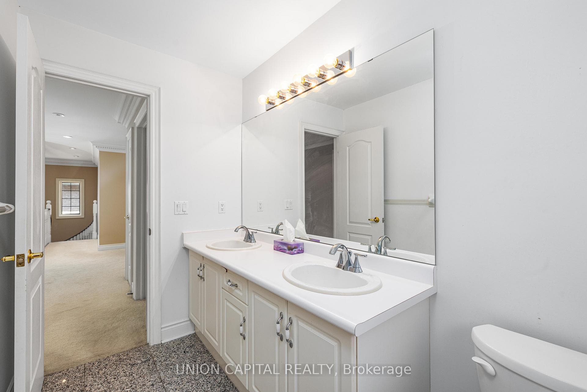 75 Langtry Place photo 33