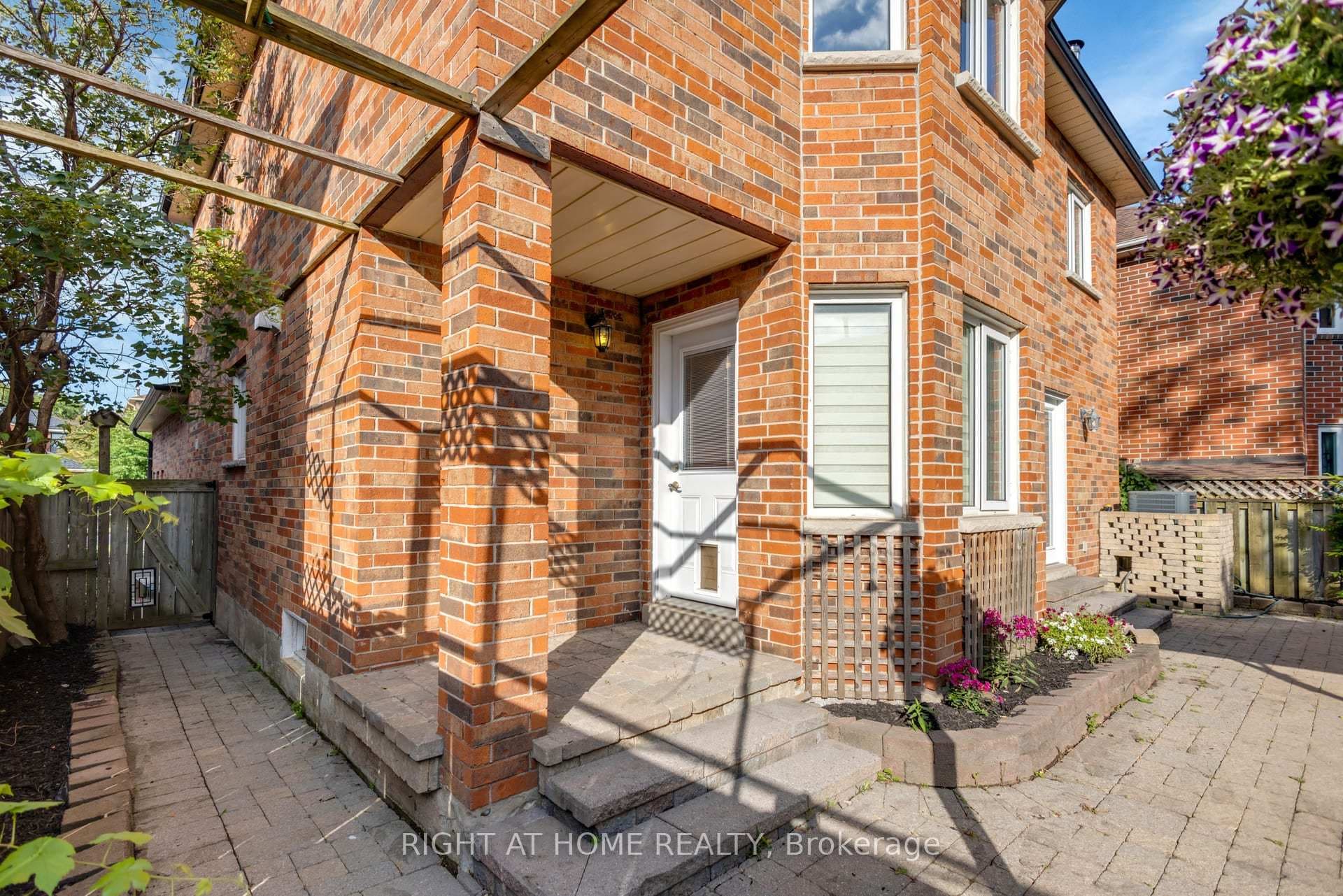 4345 ROMFIELD Crescent photo 32
