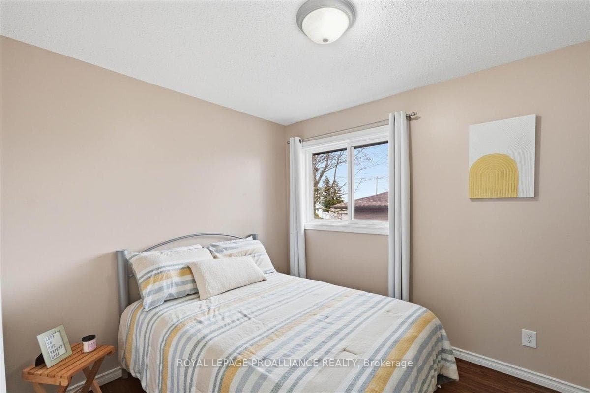 8 Loraine Avenue photo 19