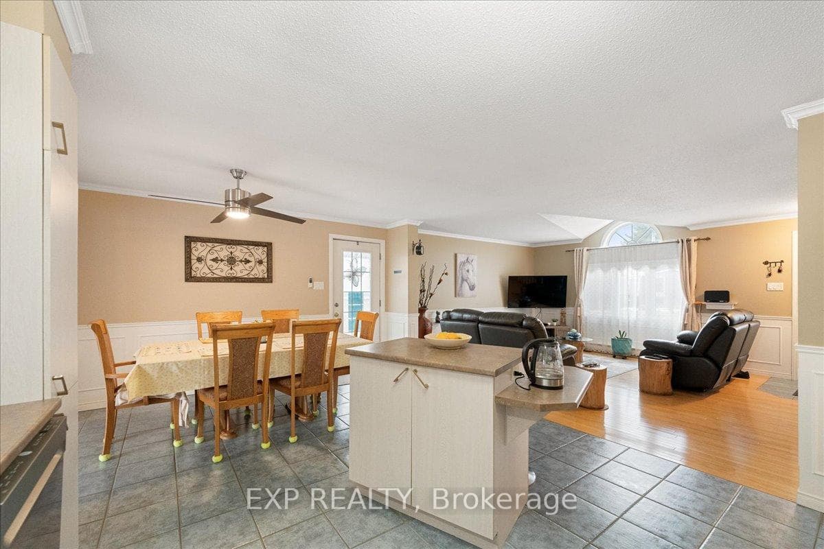 213 Longueuil Street photo 19