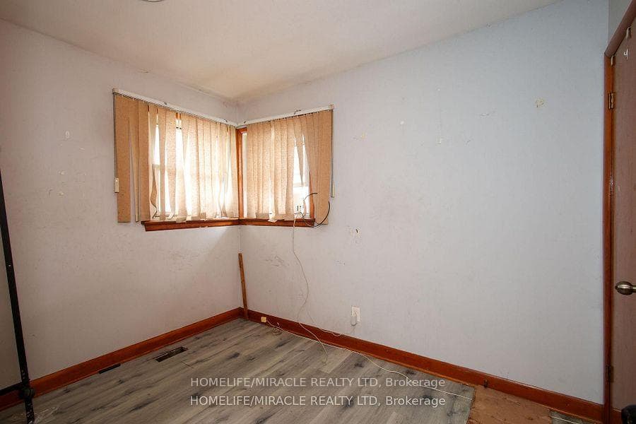 1171 Oxford Street photo 8