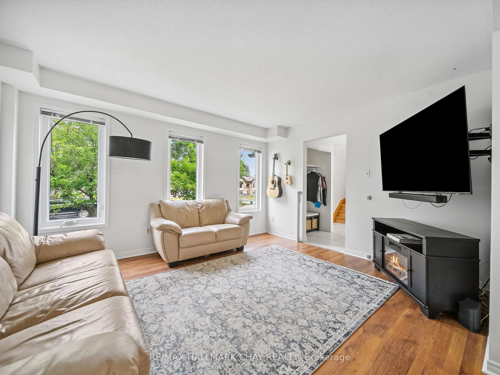 8 Darren Drive photo 11