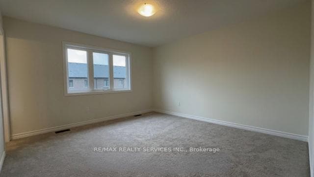 10 Molnar Crescent photo 18