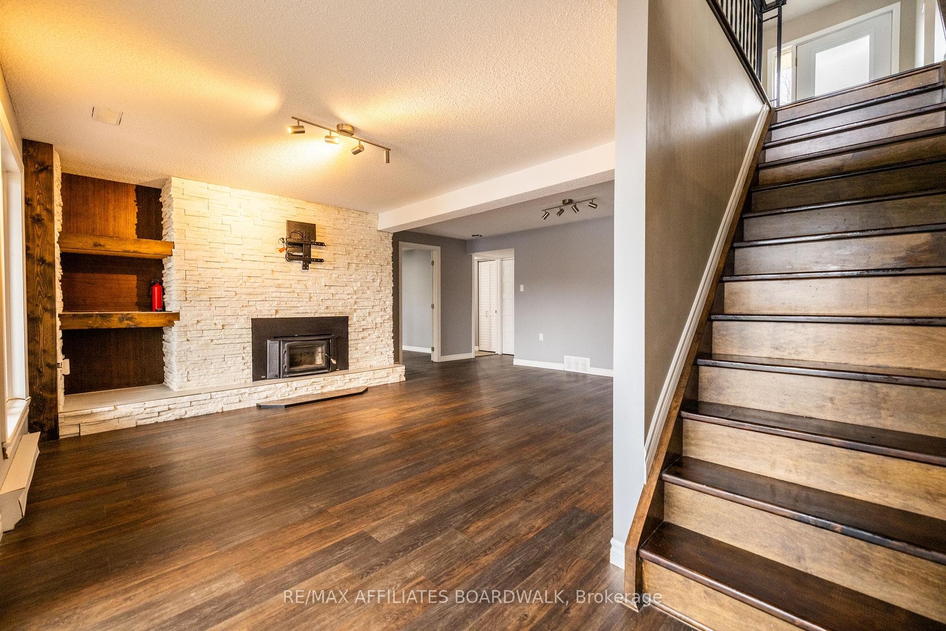 125 Deerfield Drive photo 18