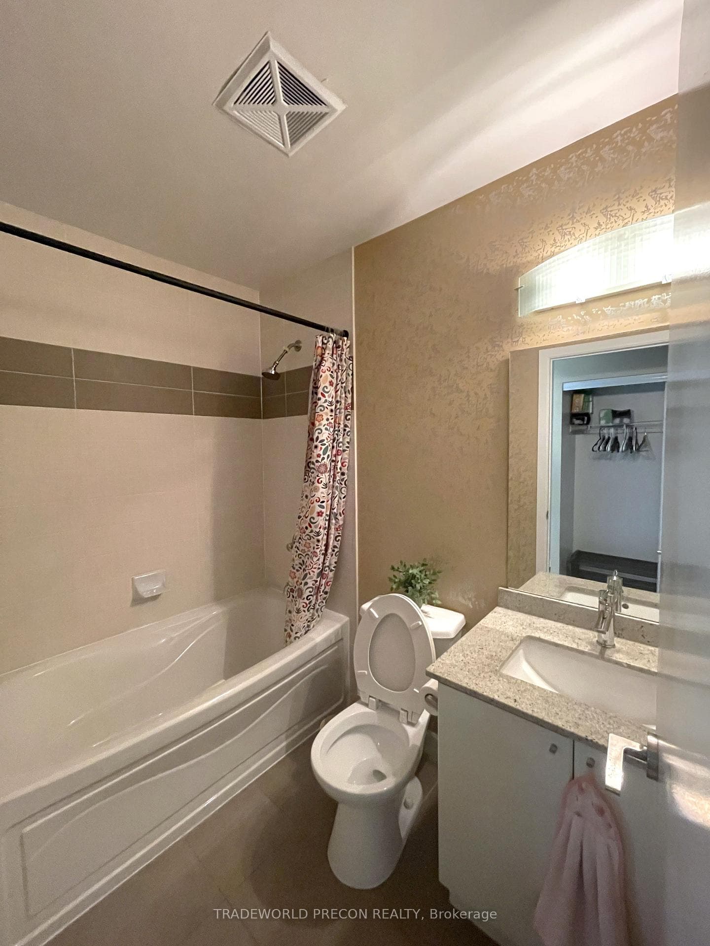 18 Harbour Street Unit 3202 photo 6