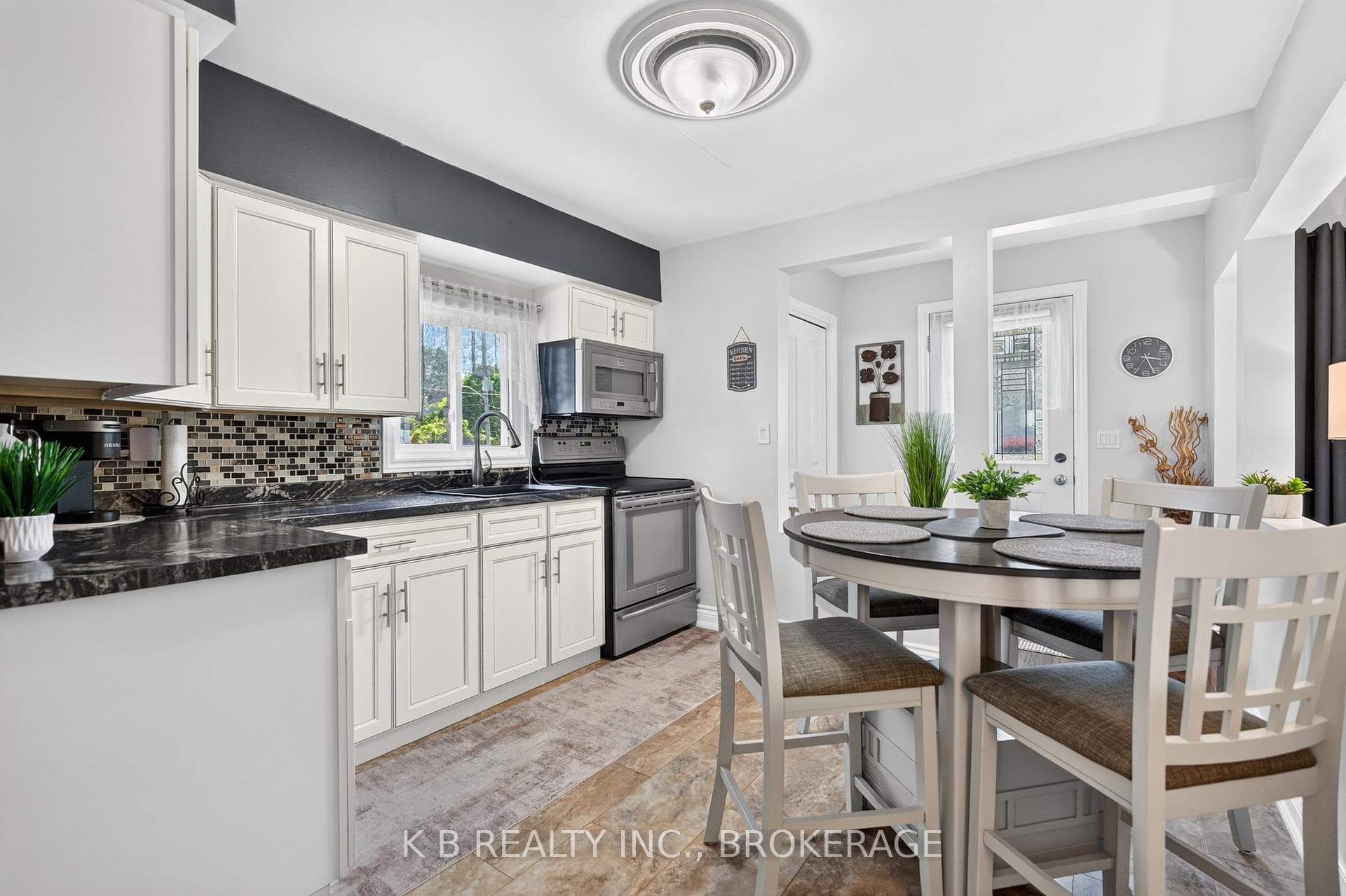 581 Division Street photo 14