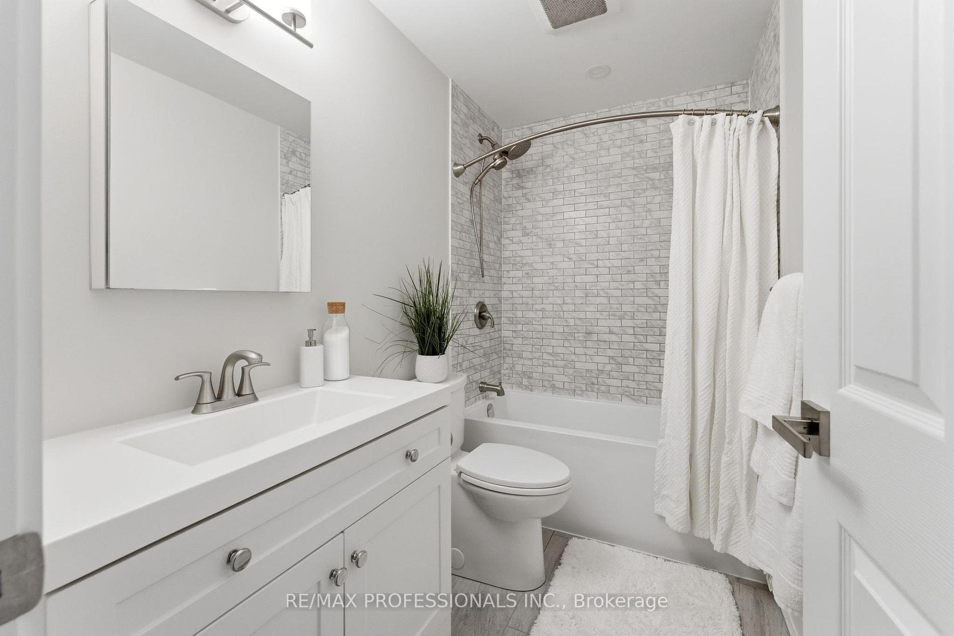 670 Beresford Avenue photo 29