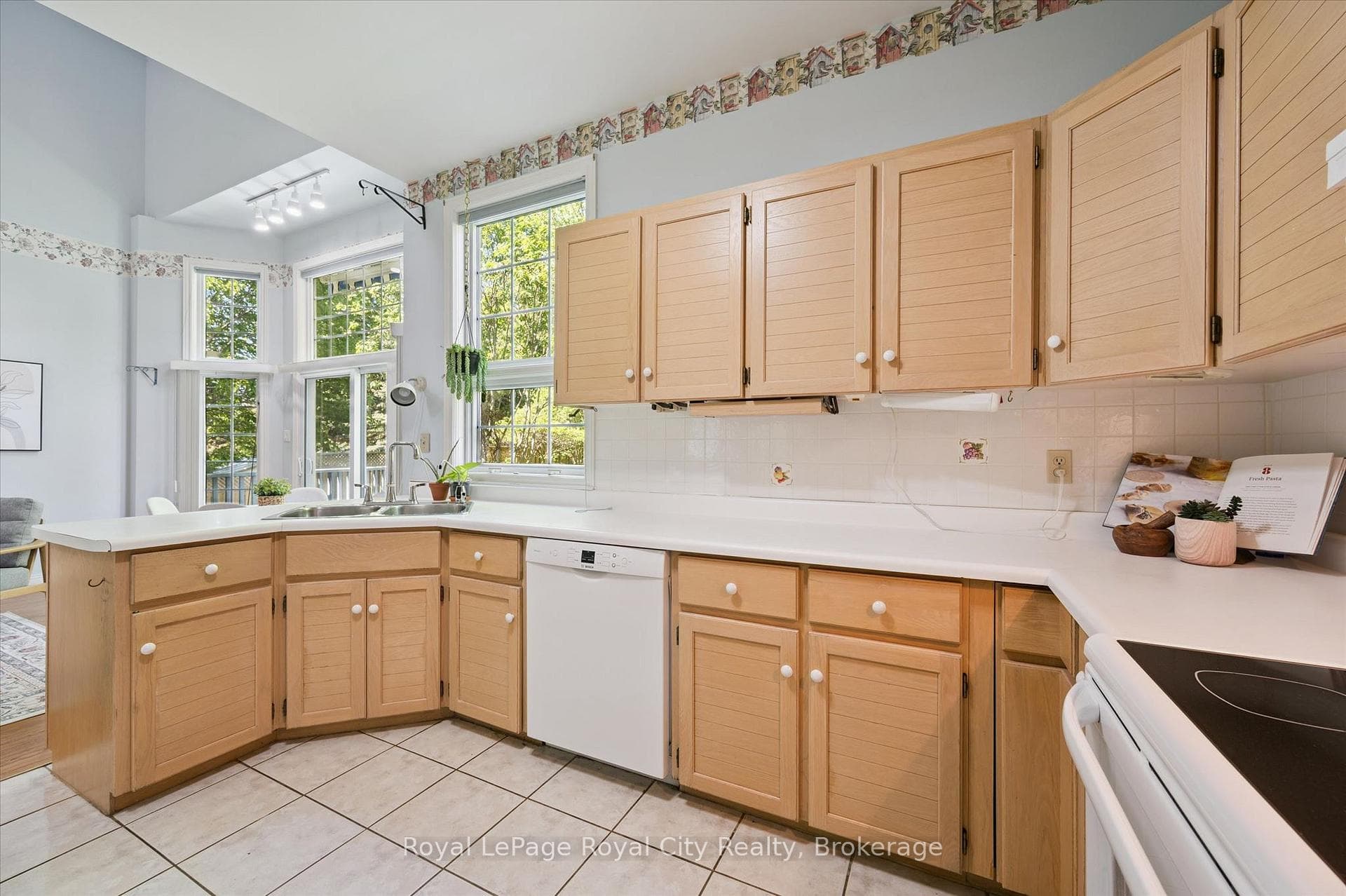 539 Harvey Street photo 12