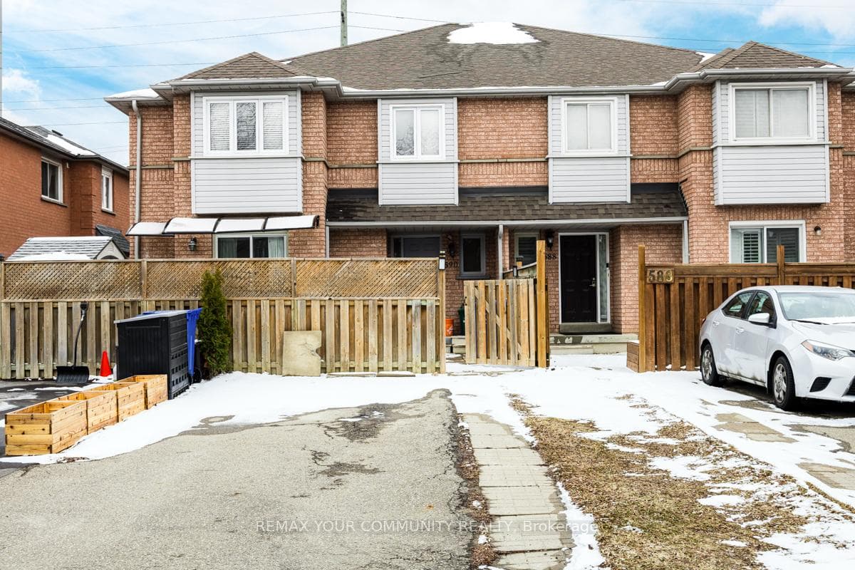 590 Pinder Avenue photo 1