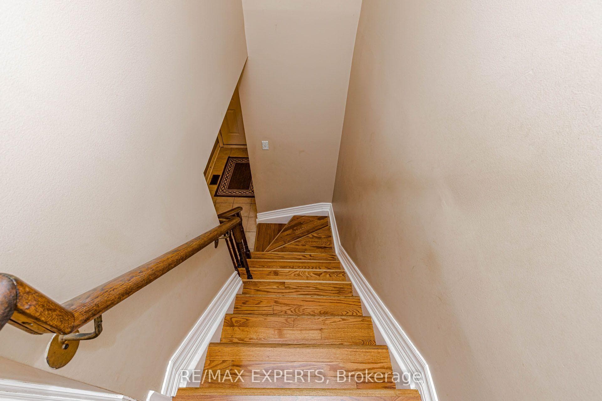 225 Kelso Crescent photo 14