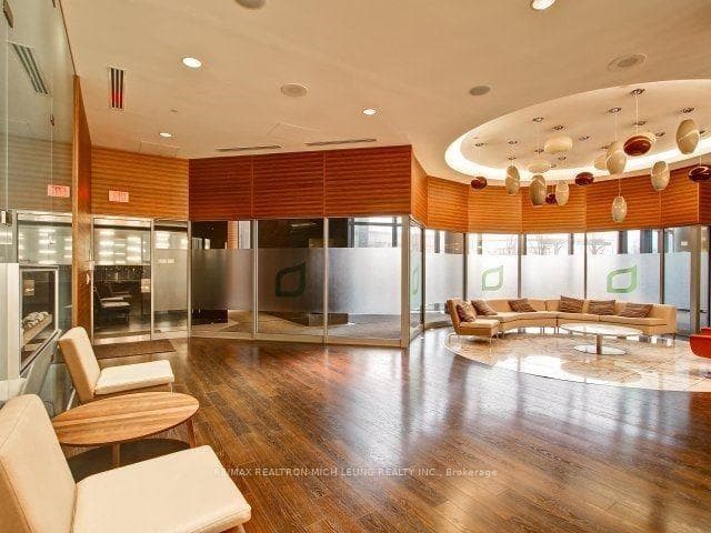 135 Village Green Square Unit 2425 photo 23