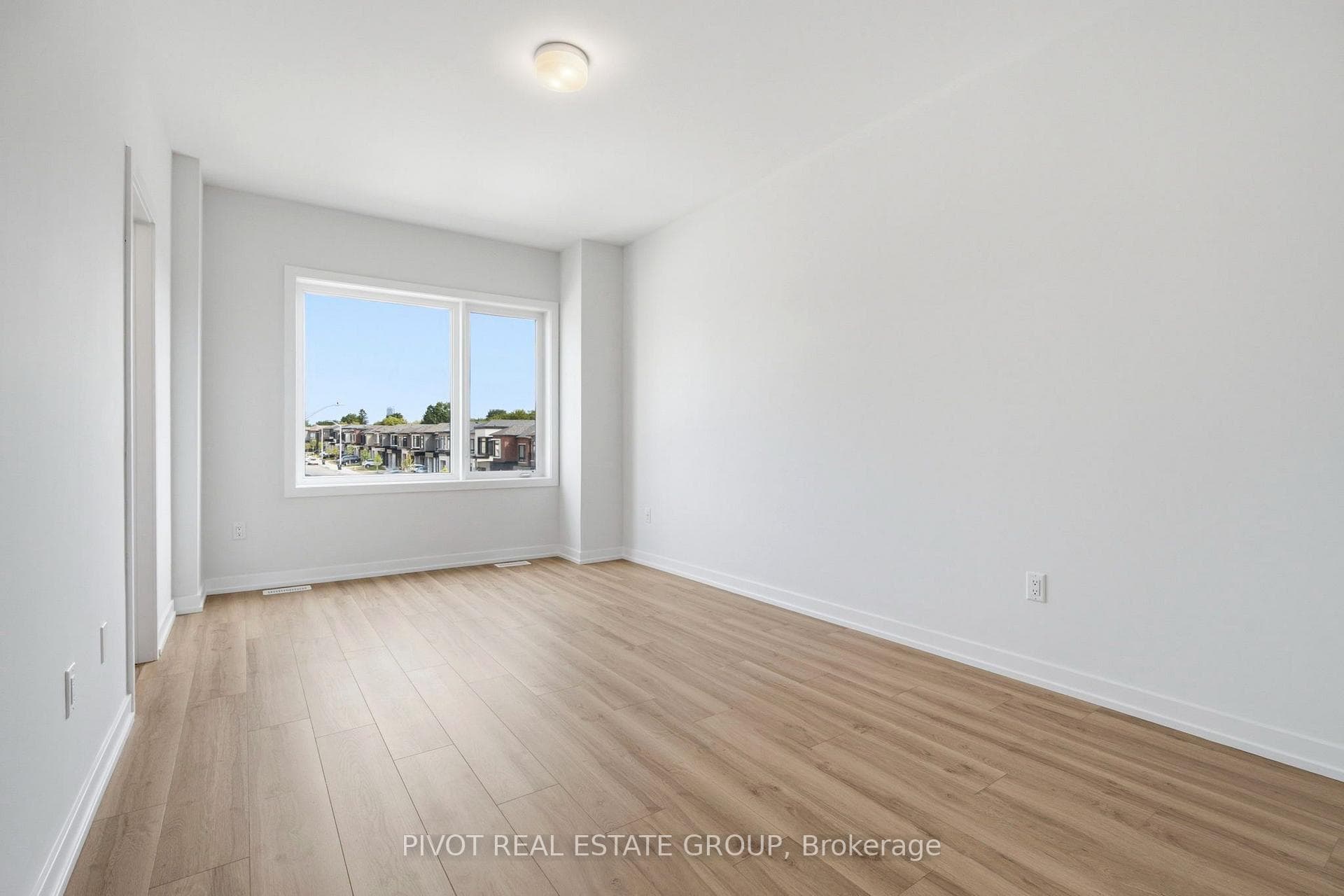 2752 Lawrence Avenue photo 28