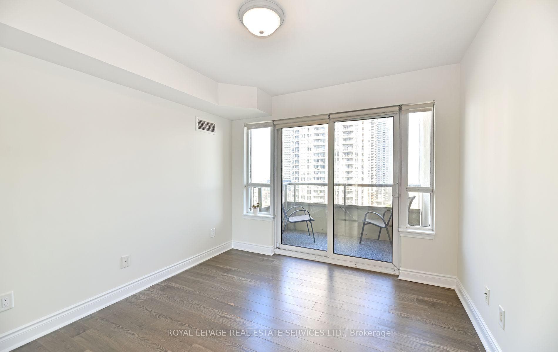 350 Princess Royal Drive Unit 1705 photo 18