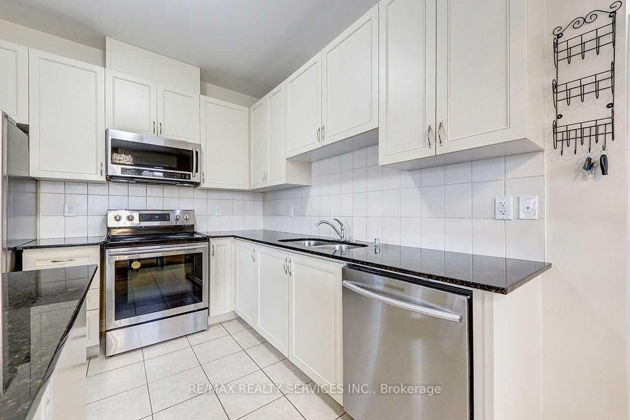 27 Biddens Square Unit Upper photo 5